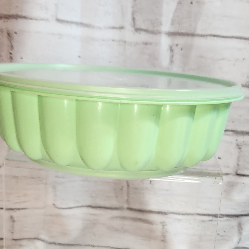 Tupperware vintage 6 cup Jello-n-Serve #1201